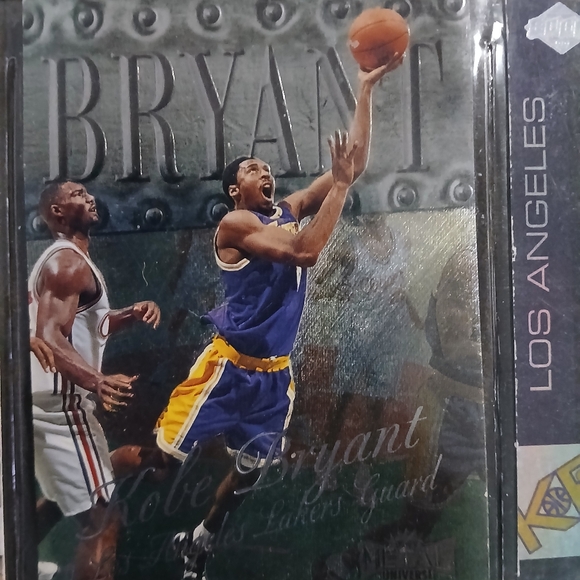 Lot of 2 Kobe Bryant hologram card - Picture 2 of 3